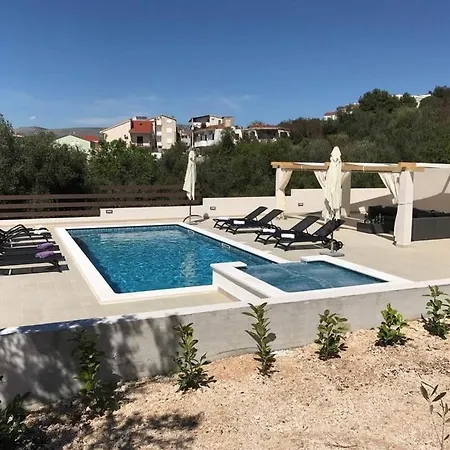 In Okrug Gornji With Sea View, Balcony, Air Conditioning, Wifi 5048-4 Apartment