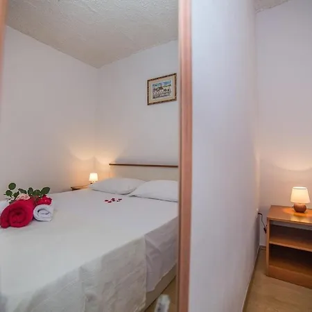 In Okrug Gornji With Sea View, Balcony, Air Conditioning, Wifi 5048-4 Trogir